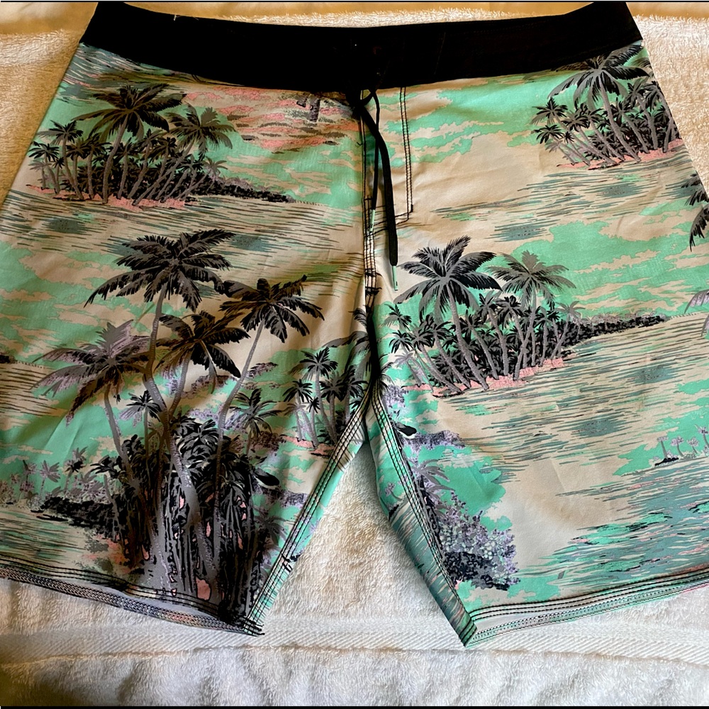 Men’s Billabong Board Shorts Size 36